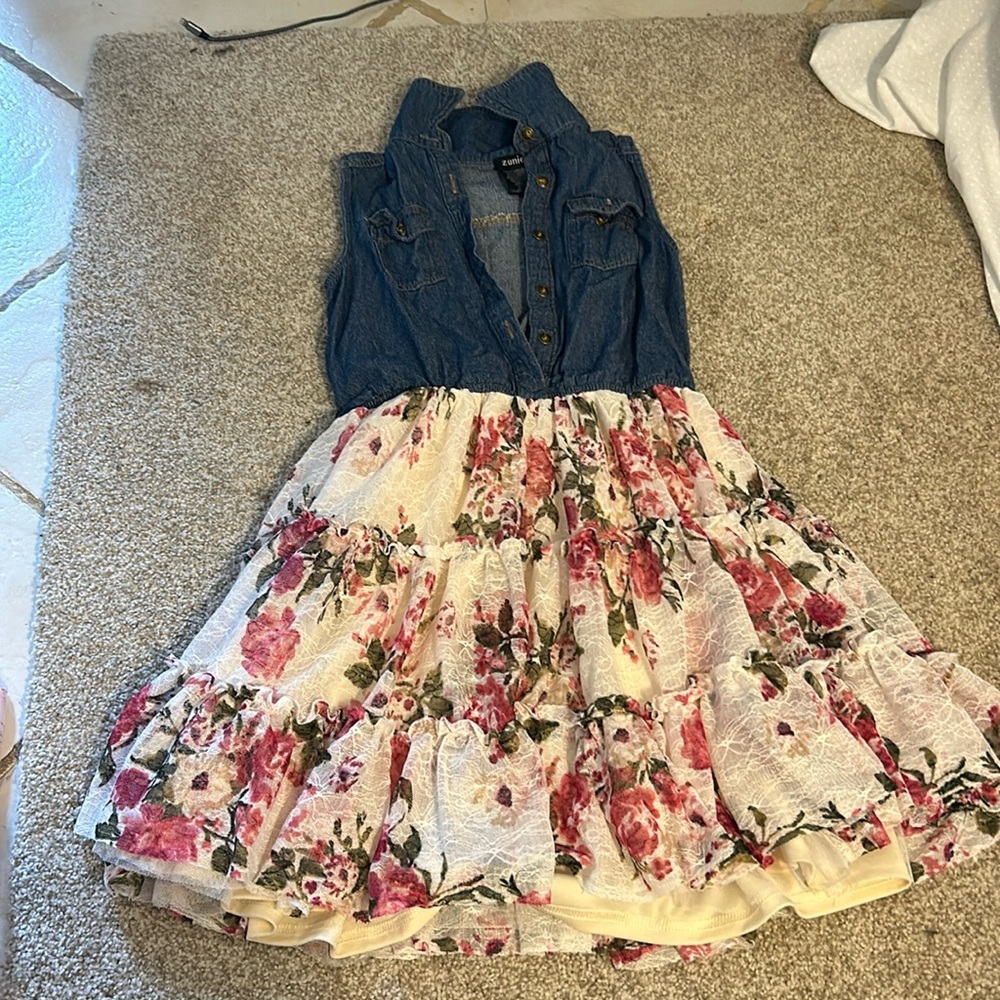 Zunie floral button down dress.